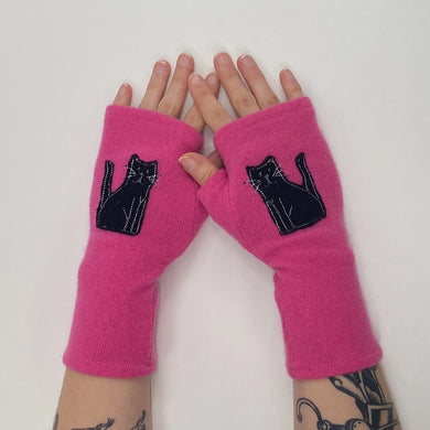 Sardine Recycled Cashmere Handwarmers, Black/Pink 