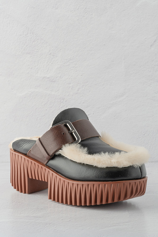 4CCCCEES Plia Amber Slip On, Oreo 
