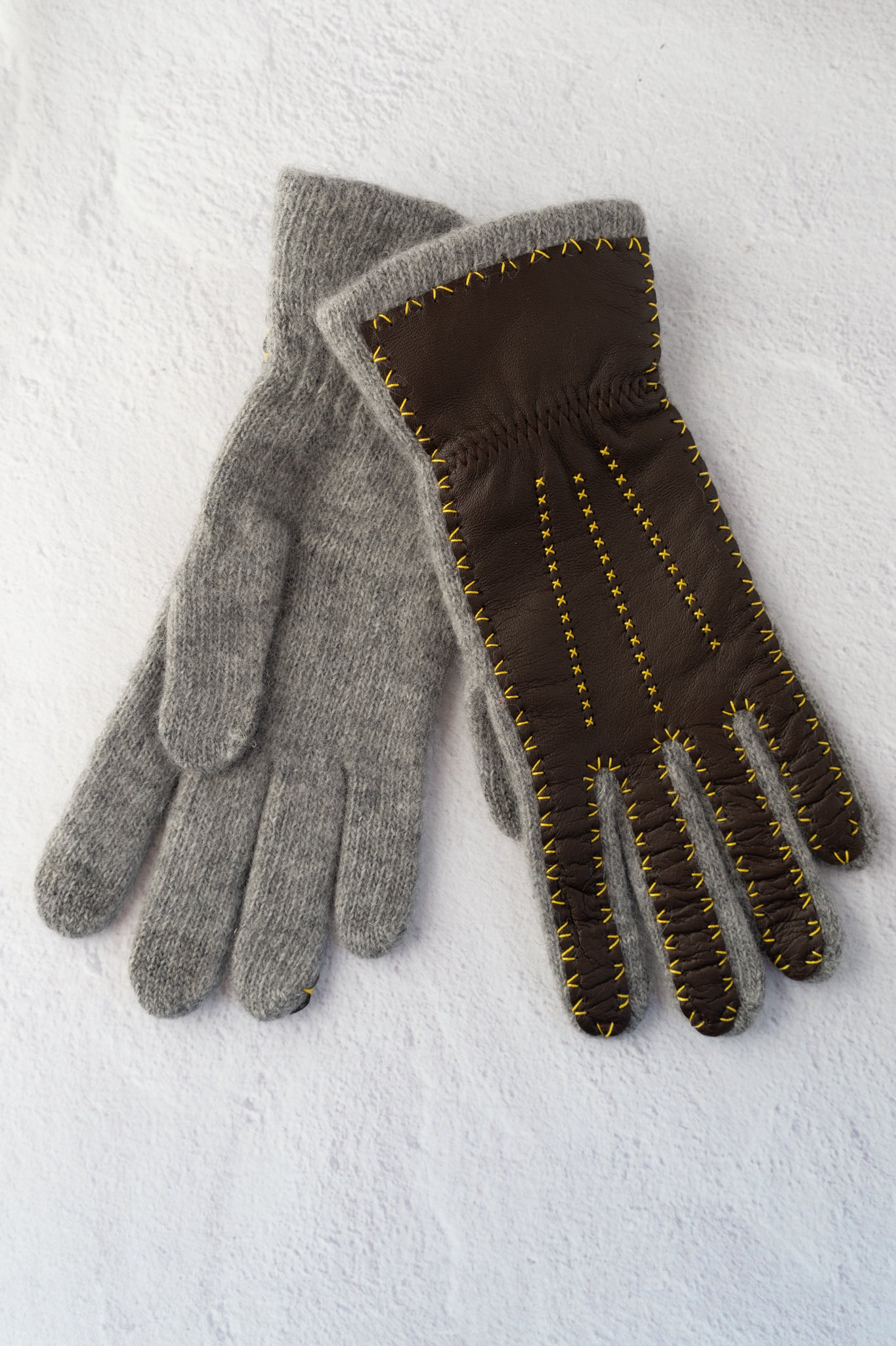 Santacana Madrid Contrast Stitch Leather and Wool Gloves, Gris 