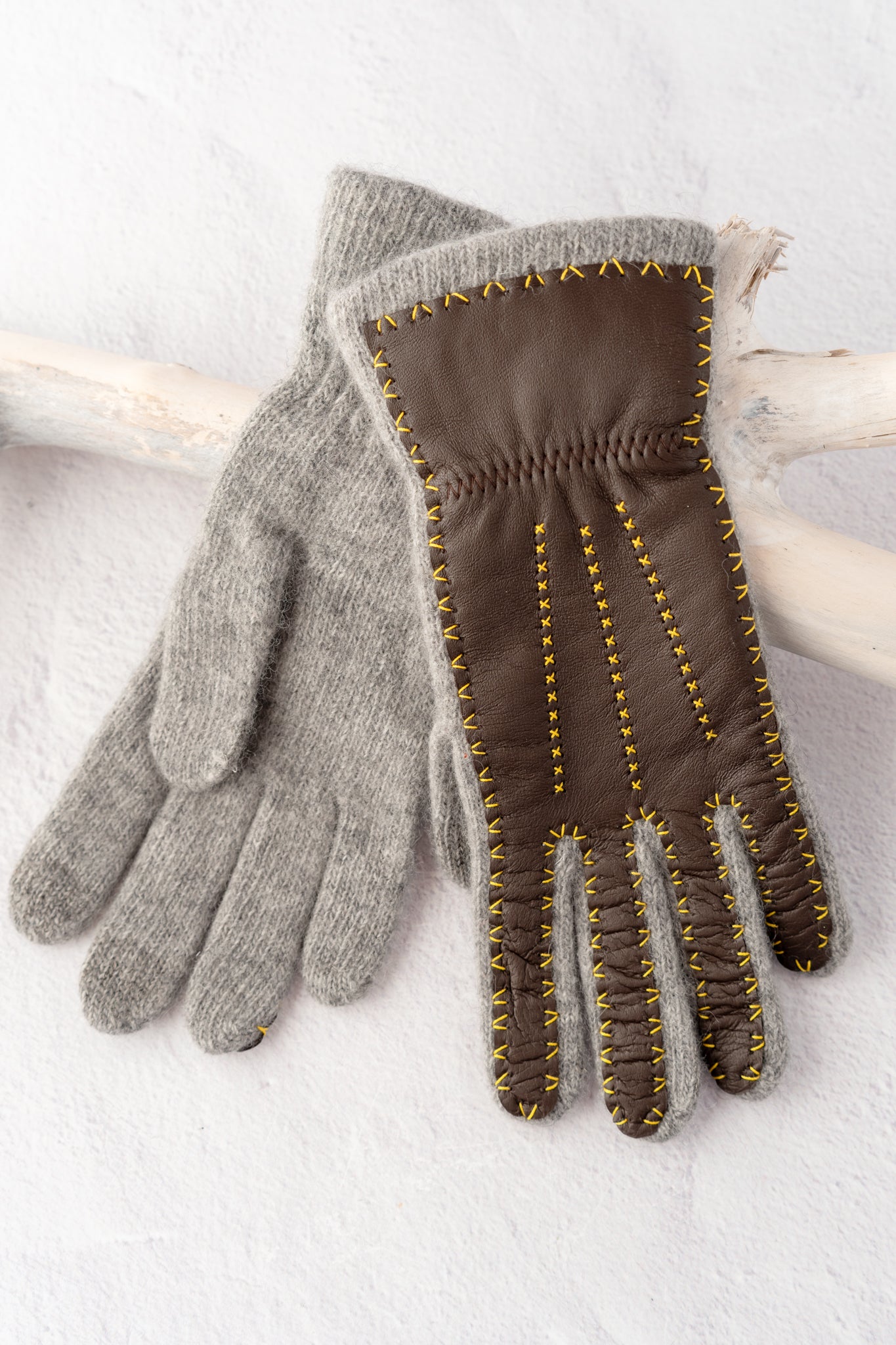 Santacana Madrid Contrast Stitch Leather and Wool Gloves, Gris 