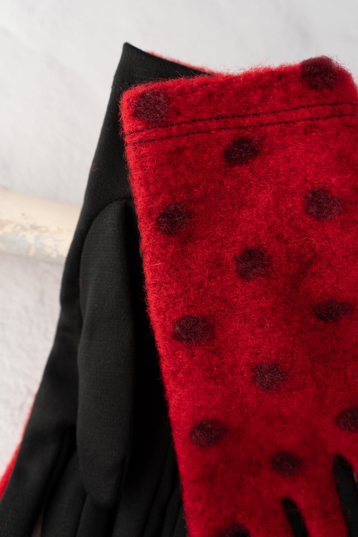 Santacana Madrid Dotty Stretch Knit Gloves, Red 