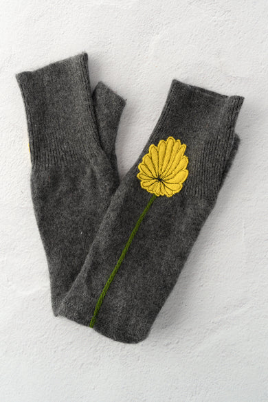 Sardine Recycled Cashmere Handwarmers, Mum, Gray/Yellow 