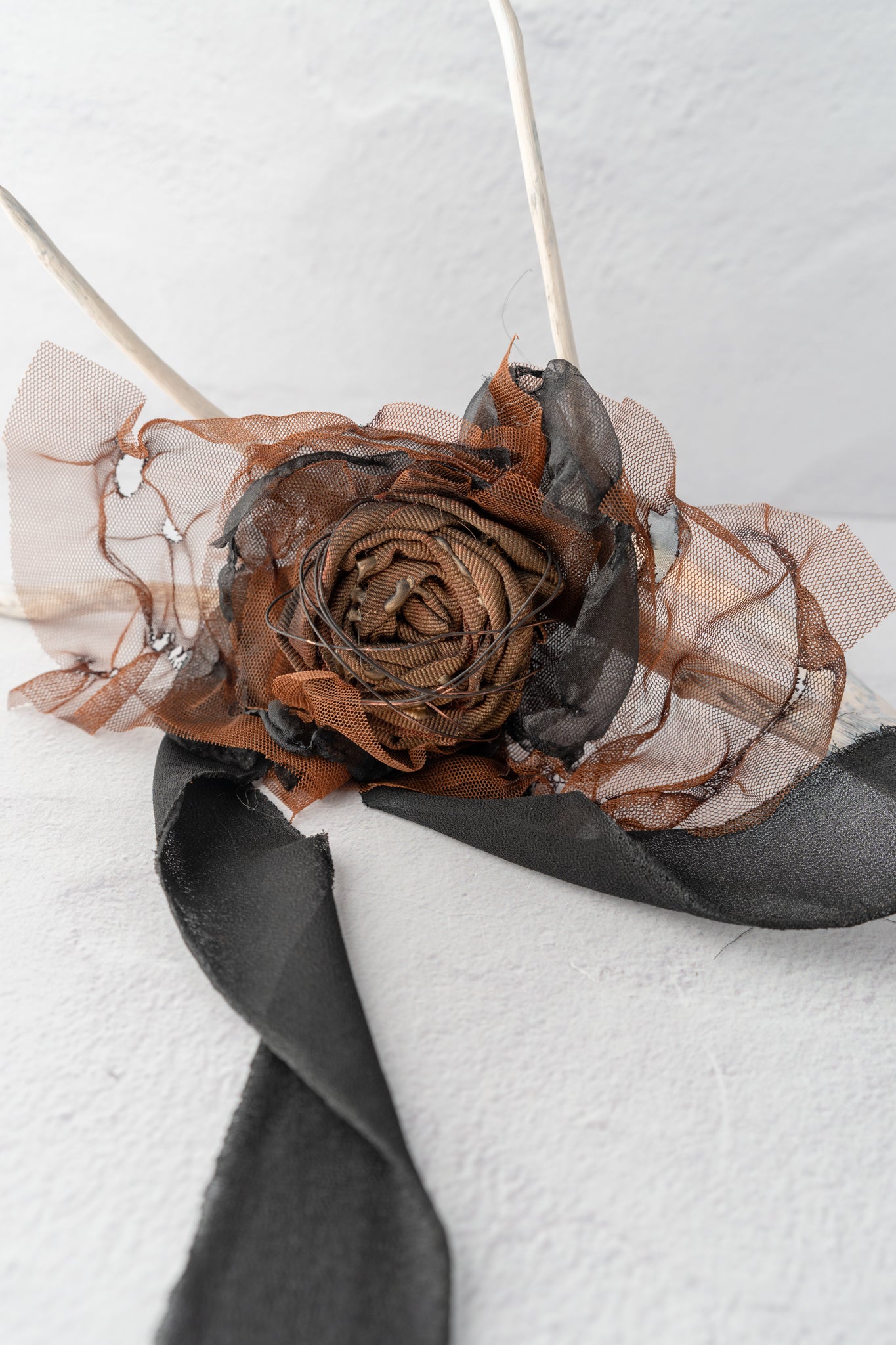 Sanctamuerte Trailing Ribbon Flower Brooch, Brown 