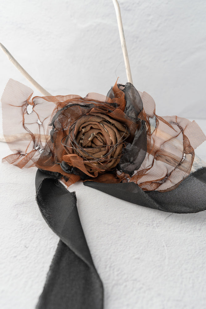 Sanctamuerte Trailing Ribbon Flower Brooch, Brown 