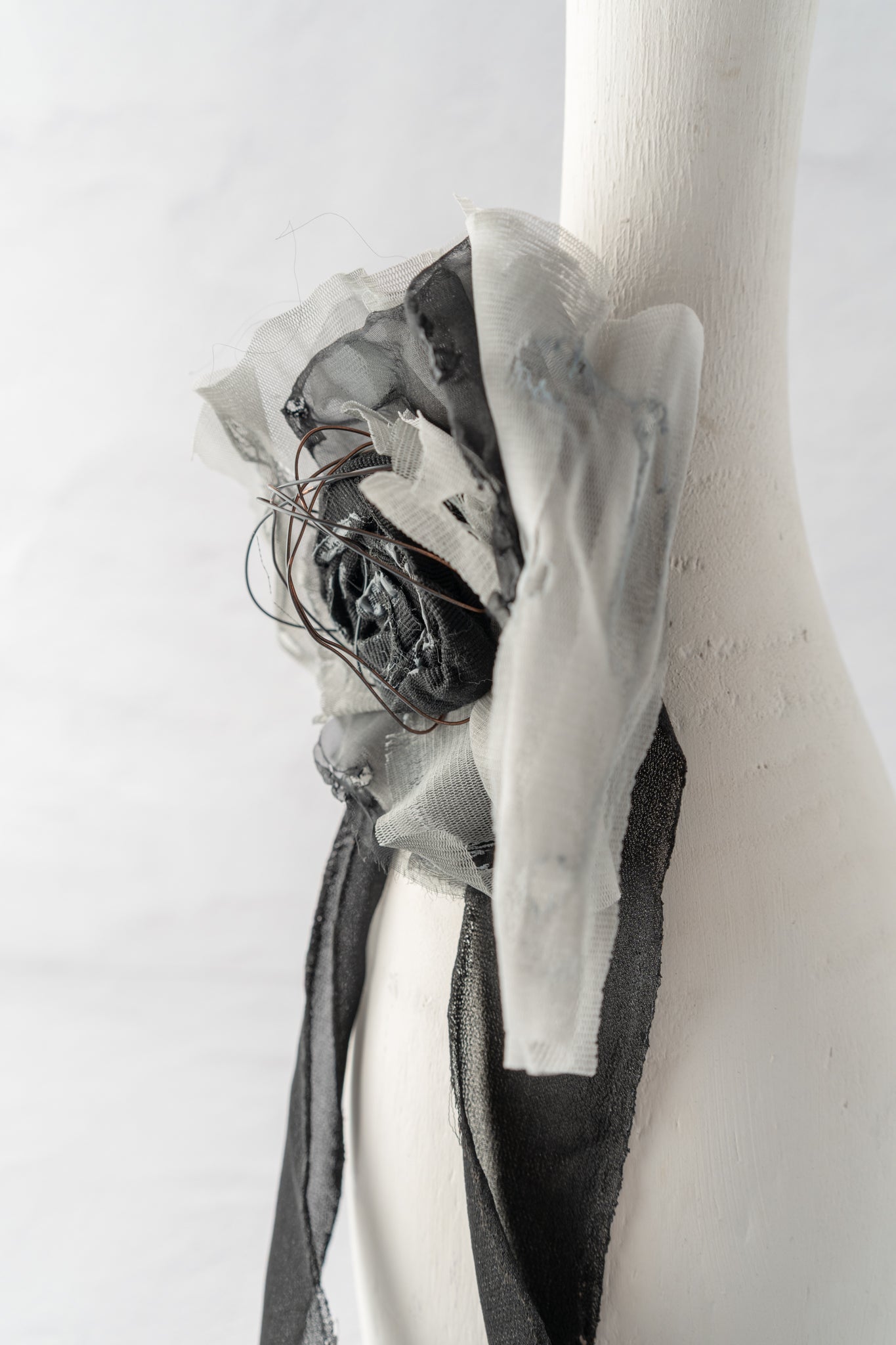 Sanctamuerte Trailing Ribbon Flower Brooch, Gray/Black 