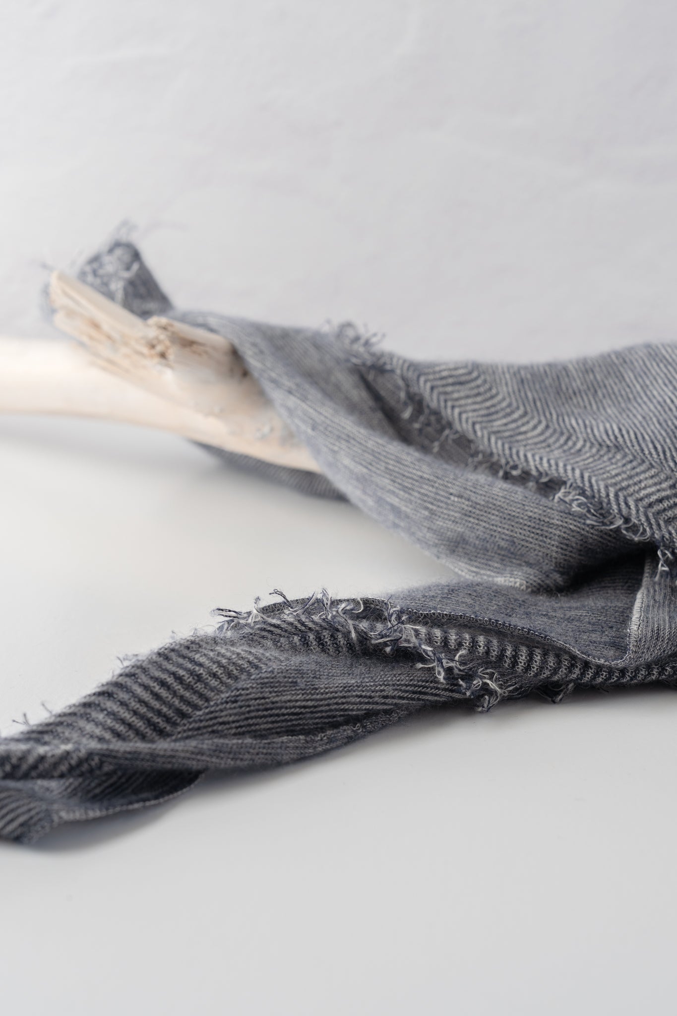 Love Mini Cashmere Scarf, Navy/Milk