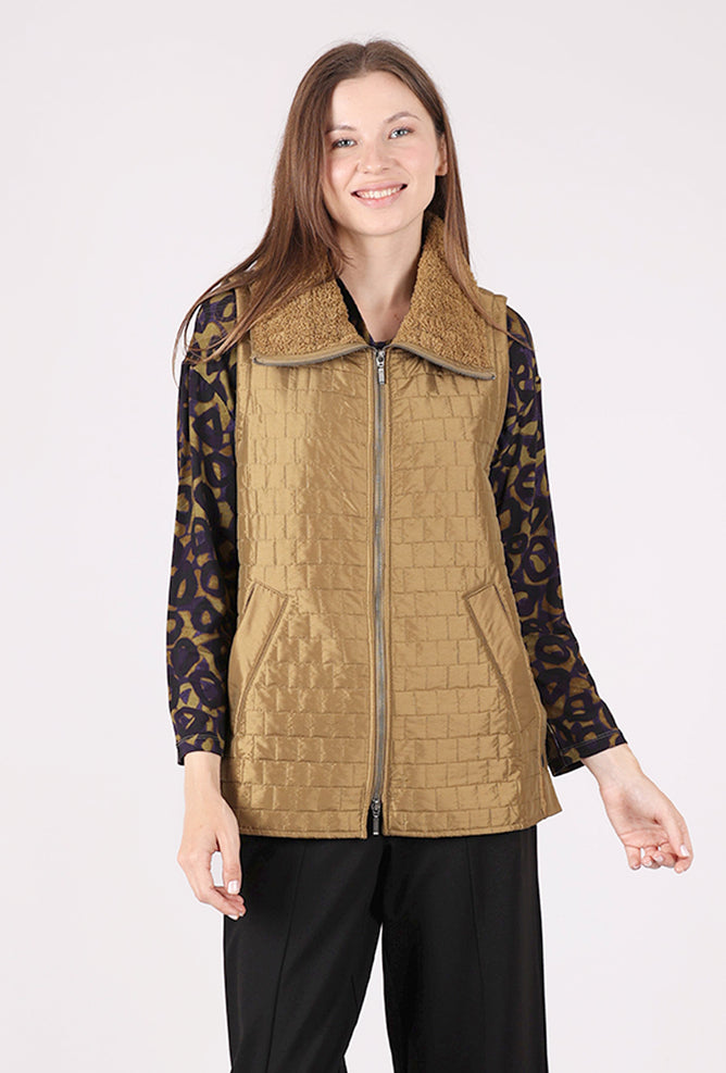 Olivia by Habitat Sherpa Quilt Cabin Vest, Nutria 
