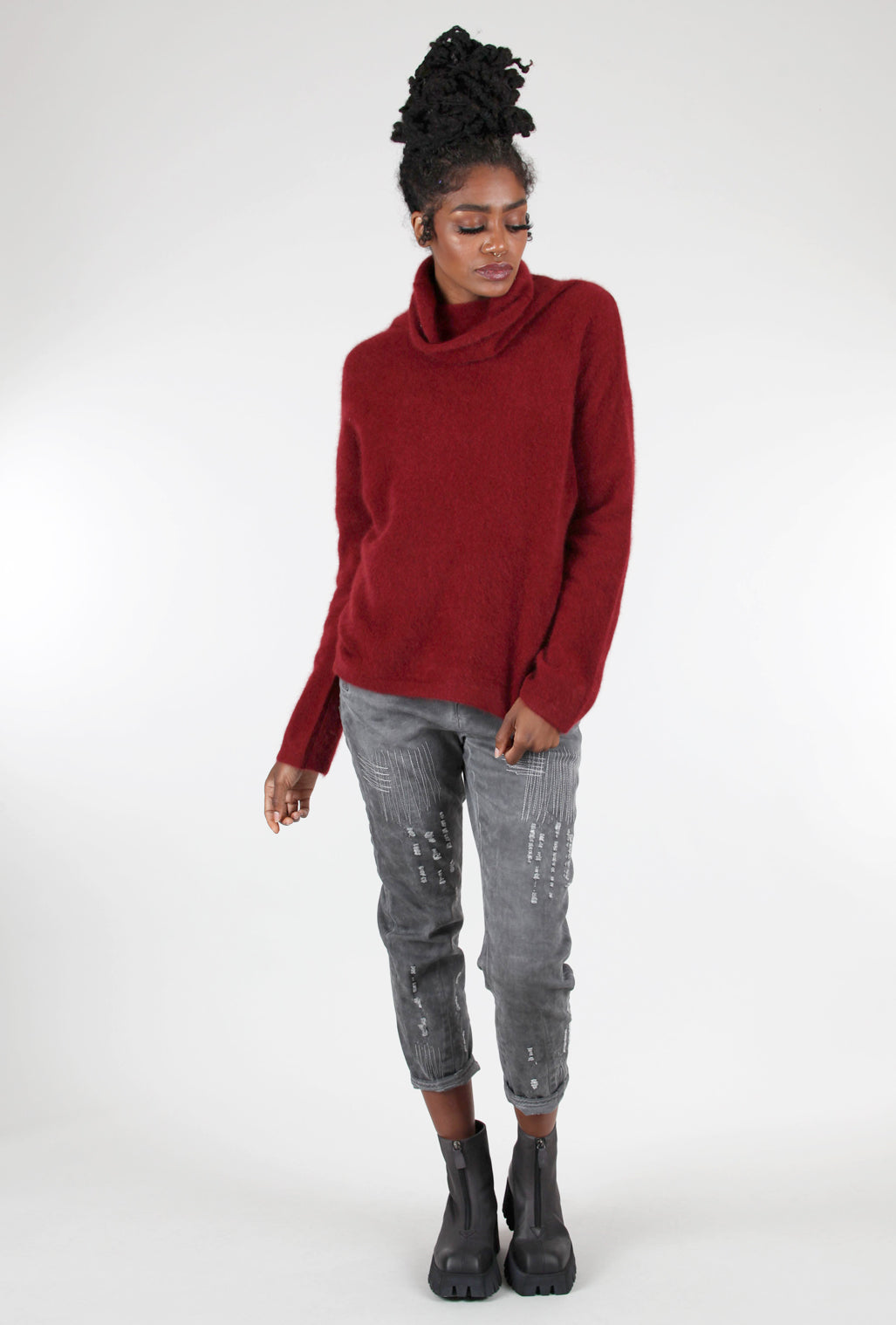 Estheme Cashmere Relaxed Raccoon Tneck, Bourgogne Red 