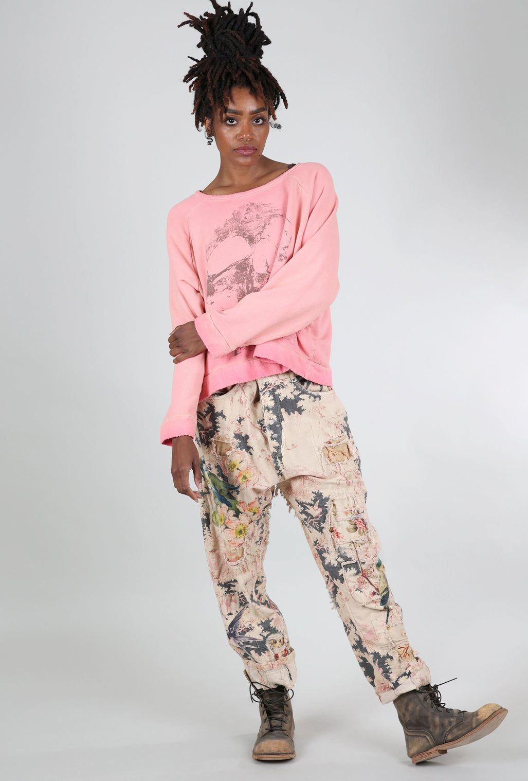 Magnolia Pearl Star Applique Richi Sweatshirt, Sunfaded Azalea One Size Azalea