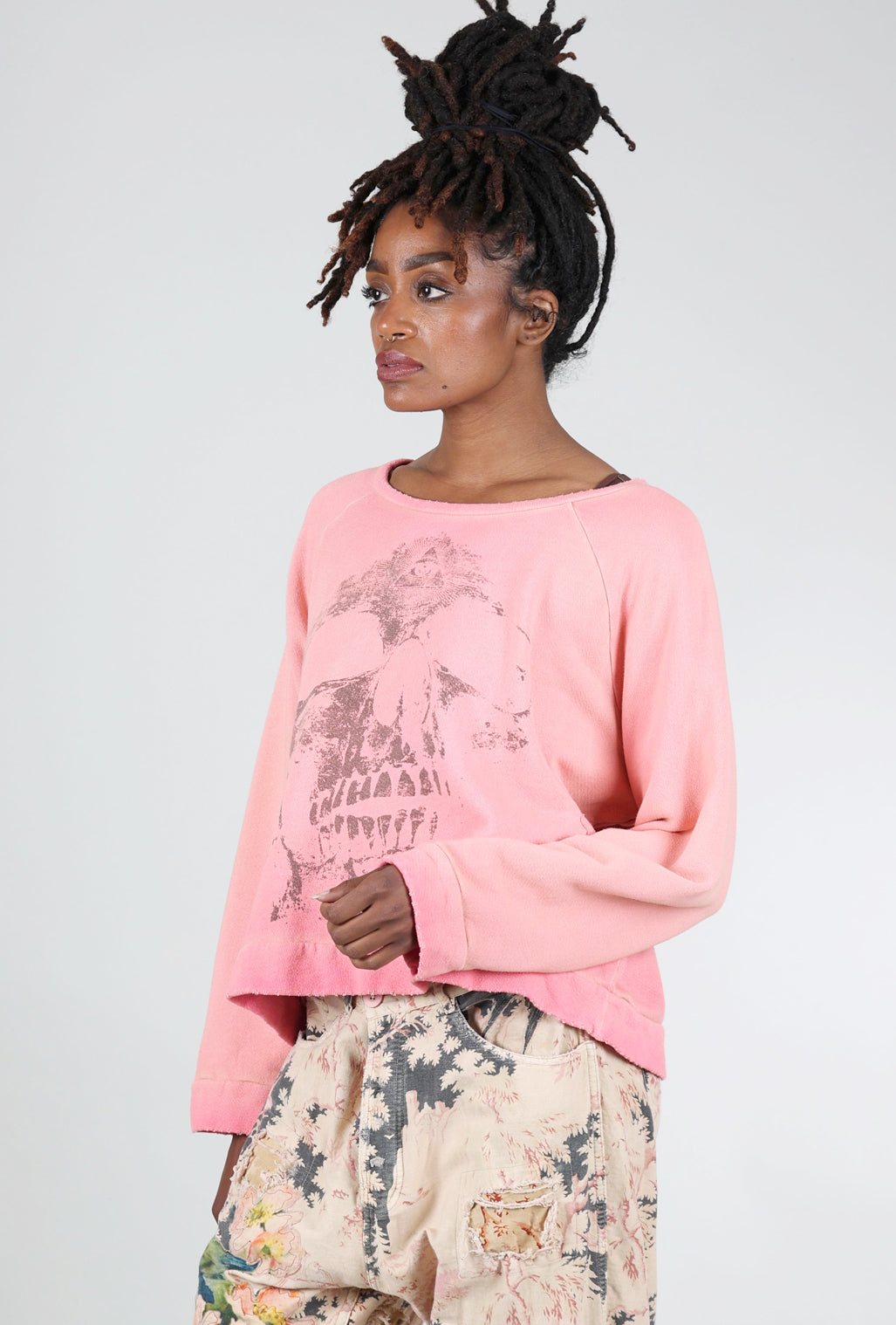 Magnolia Pearl Star Applique Richi Sweatshirt, Sunfaded Azalea One Size Azalea