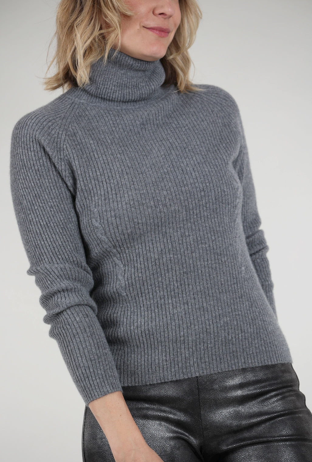 Estheme Cashmere Cashmere Ribbed Details Tneck, Mistral Gray 