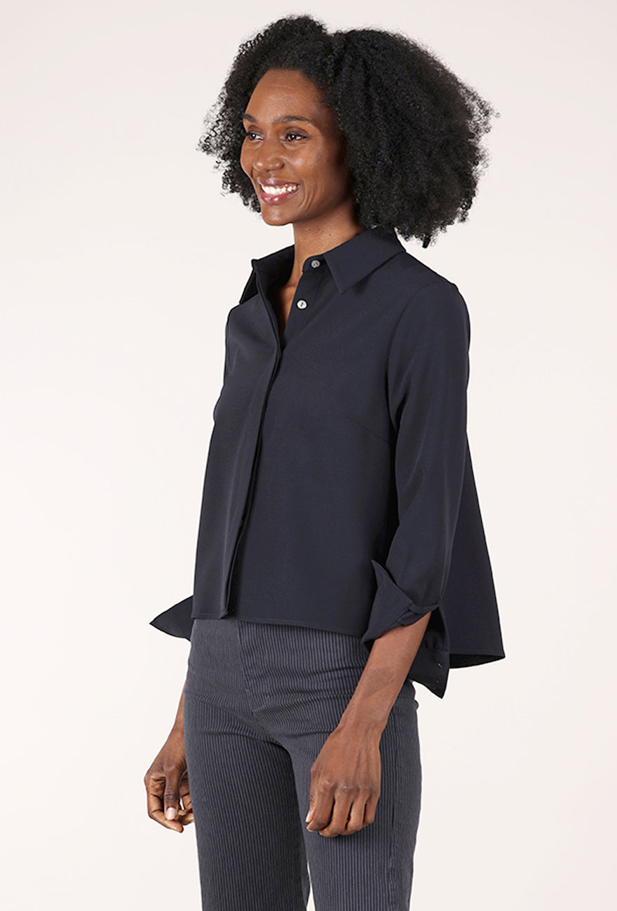 Estelle & Finn Shorter Pleat-Back Blouse, Navy 