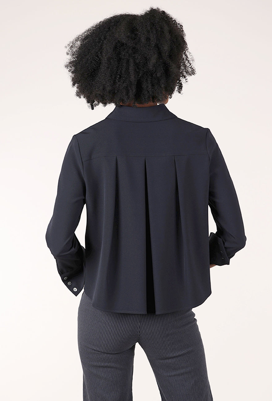 Estelle & Finn Shorter Pleat-Back Blouse, Navy 