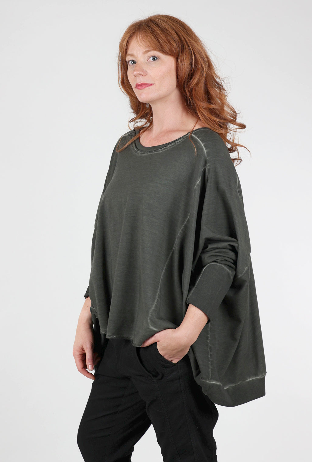 Pluslavie Wide Short Sweat, Olive One Size Olive