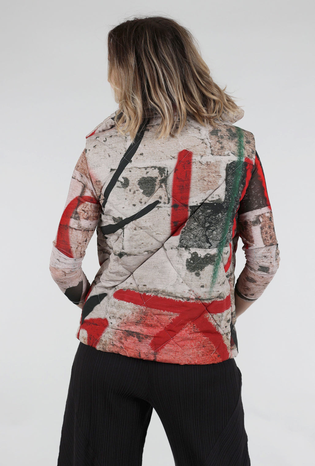 Ozai Graffiti Puffer Vest, Red 