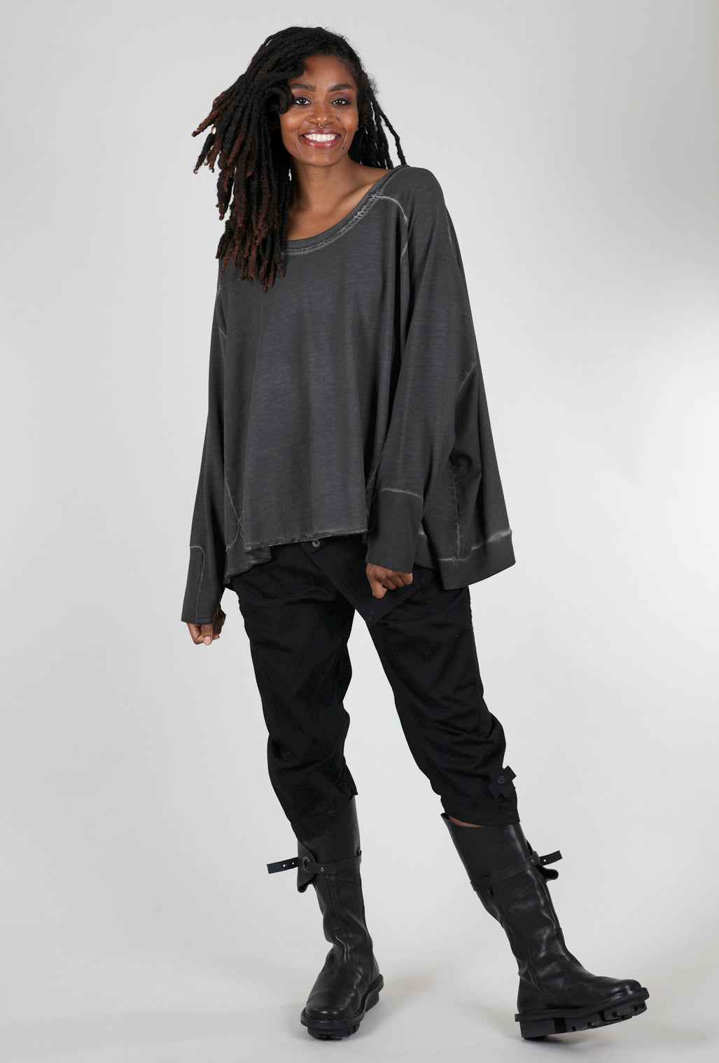 Pluslavie Wide Short Sweat, Asphalt 