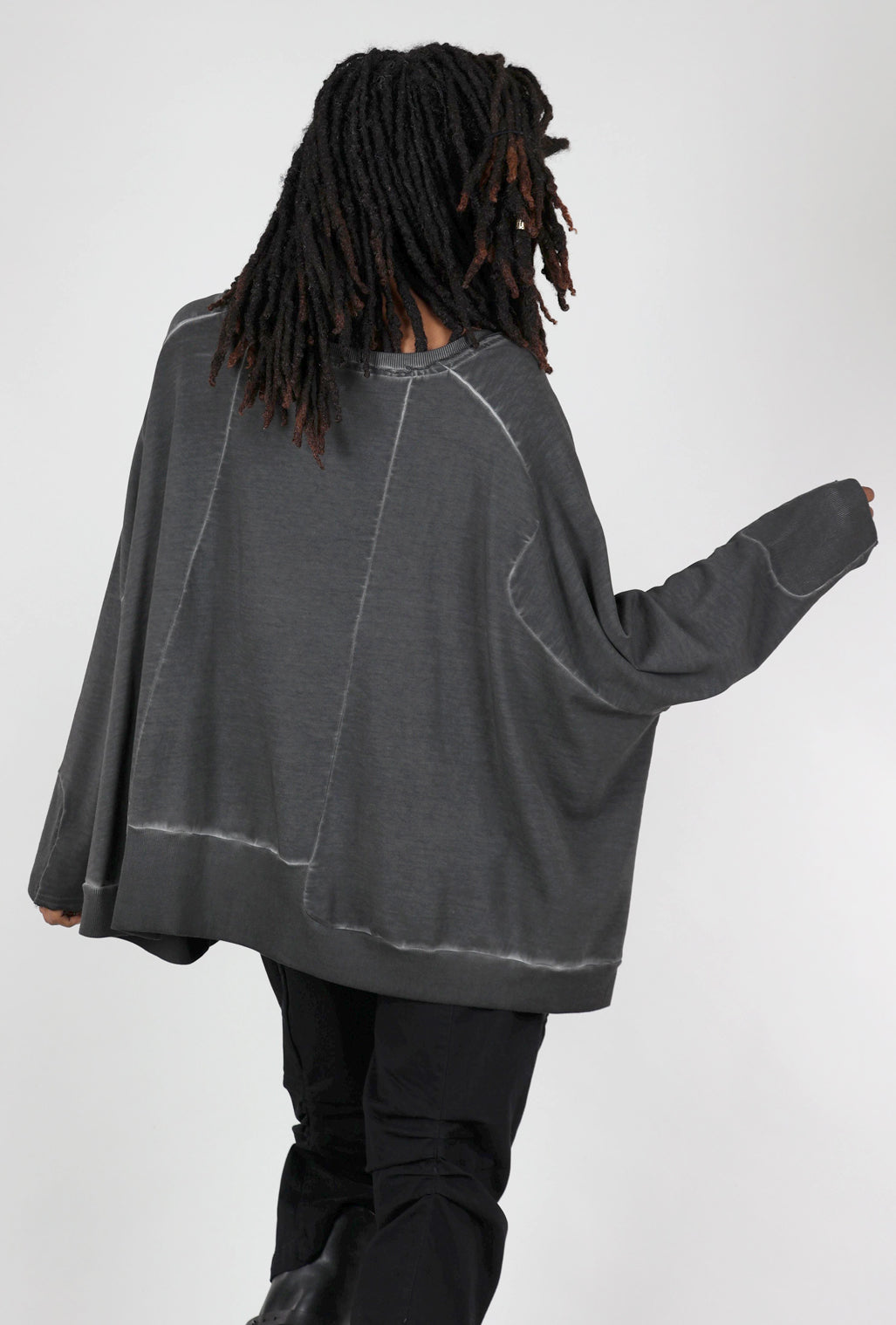 Pluslavie Wide Short Sweat, Asphalt 