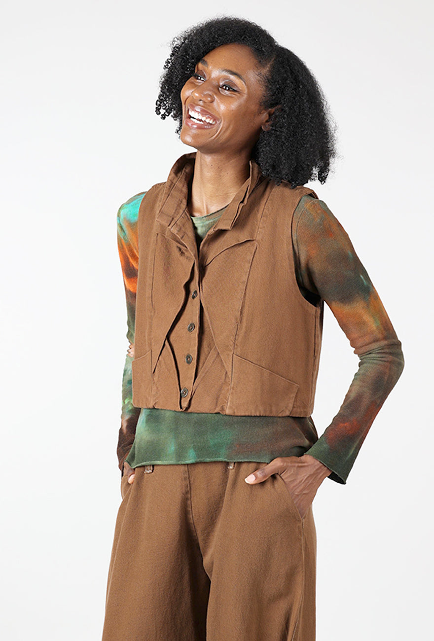 Axiom Vest, Saddle