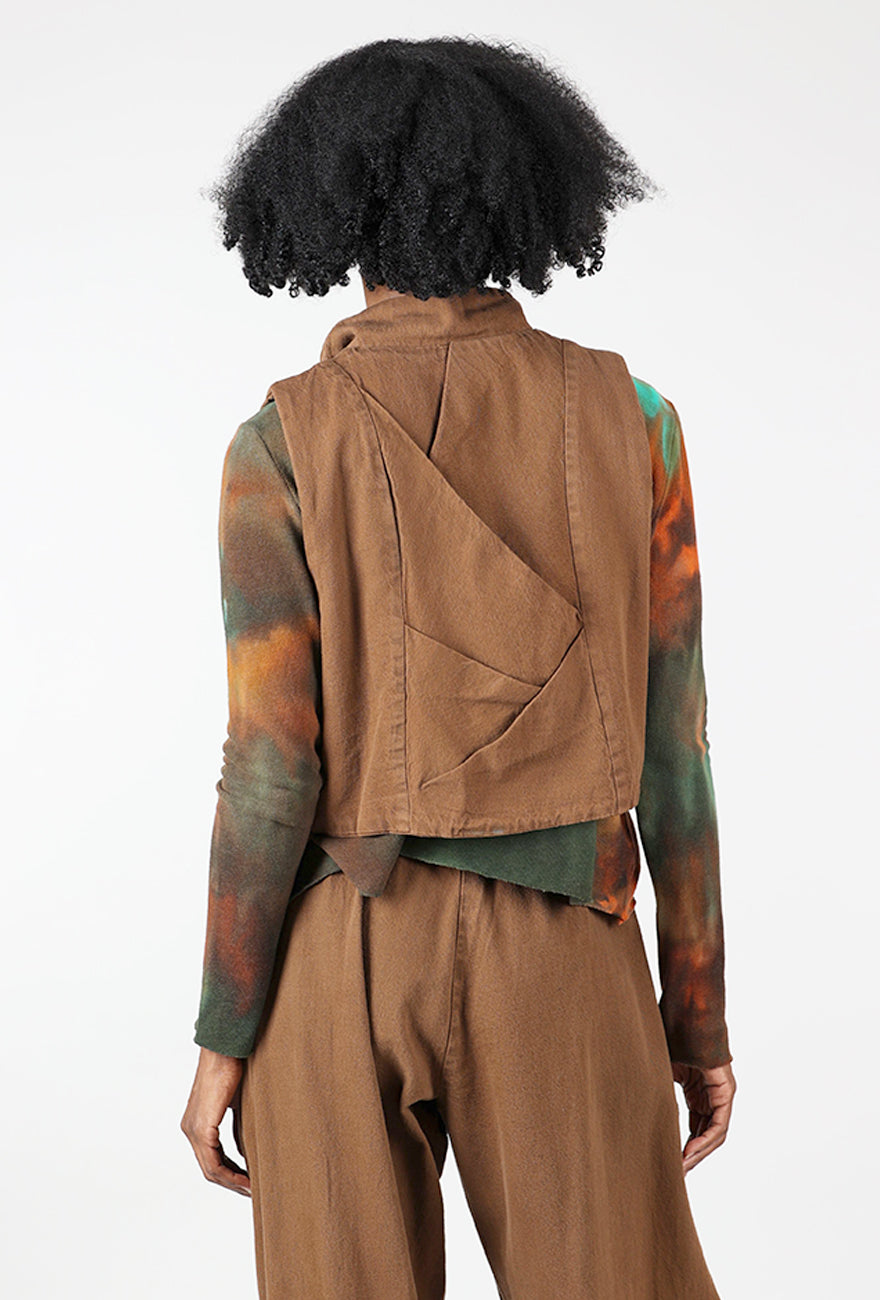 Axiom Vest, Saddle