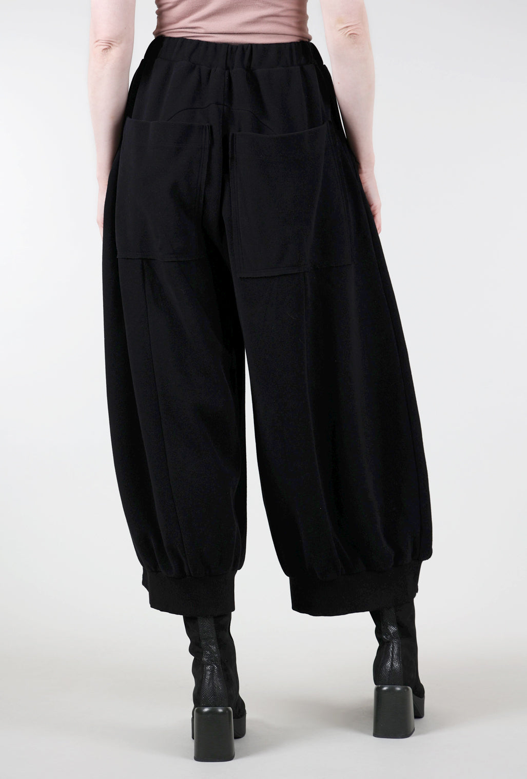 Grizas Arched Seam Brushed Pants, Black 