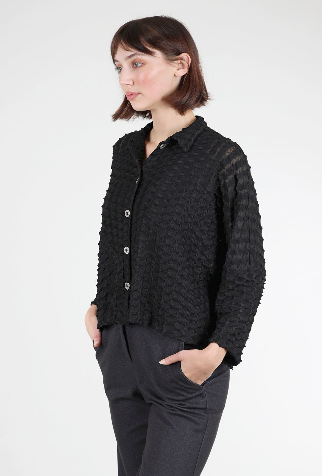 M Square Crop Curve Raven Form Shirt, Black 