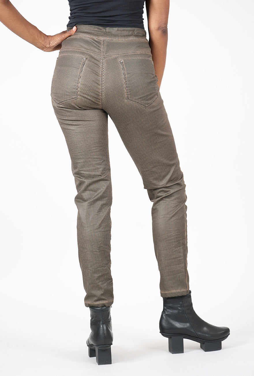 Iconic Jeans, Brown Angle 3