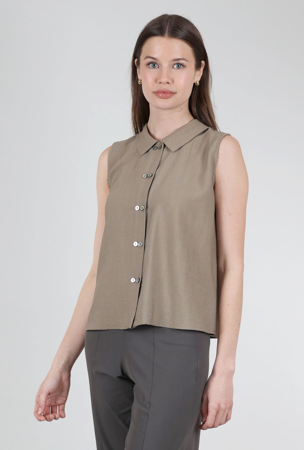 Niche Sleeveless Twinbutton Top, Hazelnut 