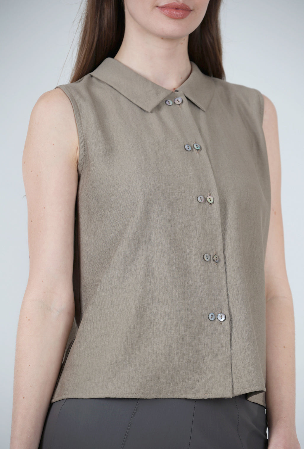 Niche Sleeveless Twinbutton Top, Hazelnut 