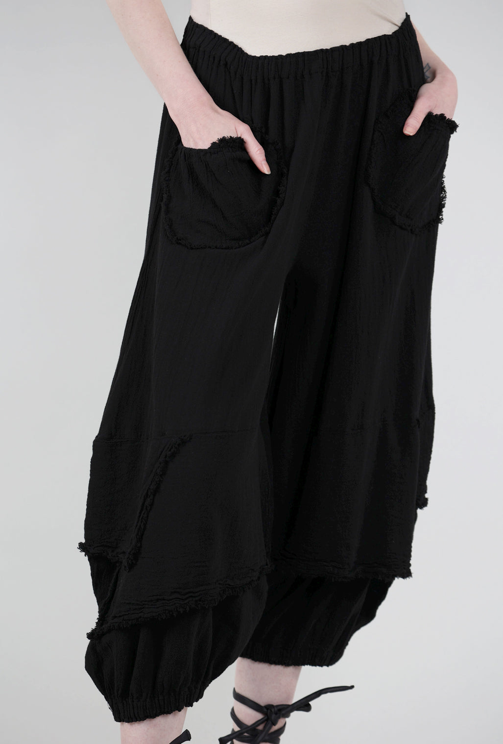 Oh My Gauze Guchi Pant, Black One Size Black