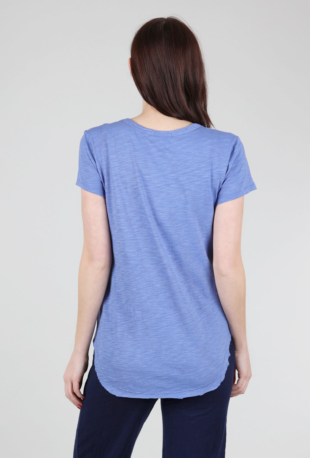 Mododoc Curve Hem S/S Vee Tee, Blue Pea 