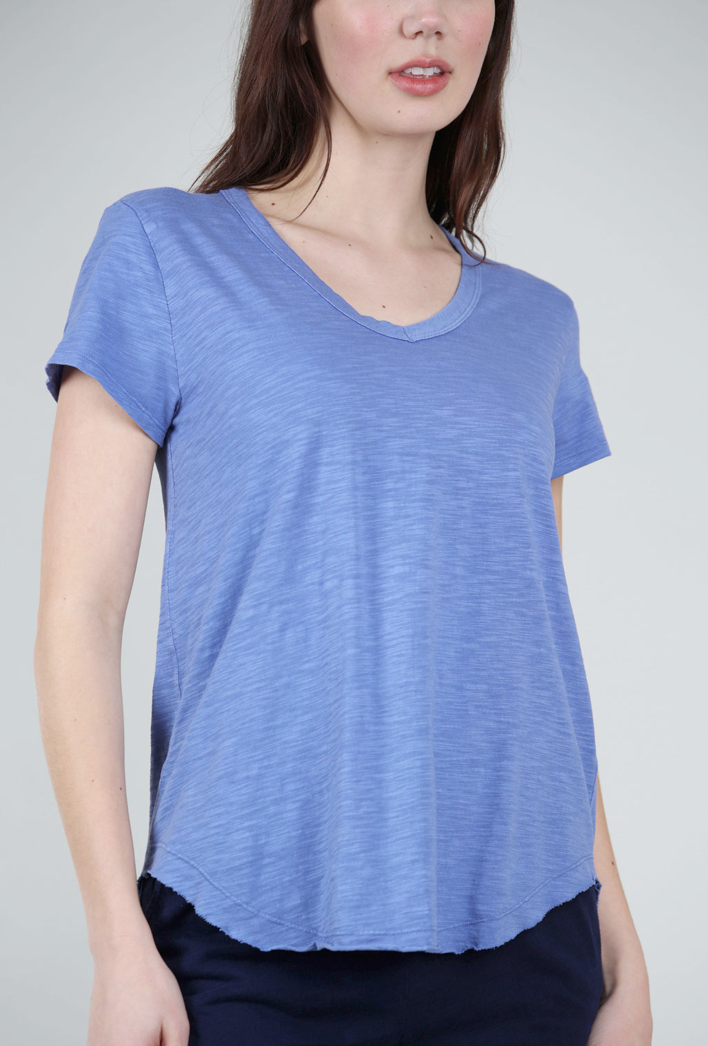 Mododoc Curve Hem S/S Vee Tee, Blue Pea 