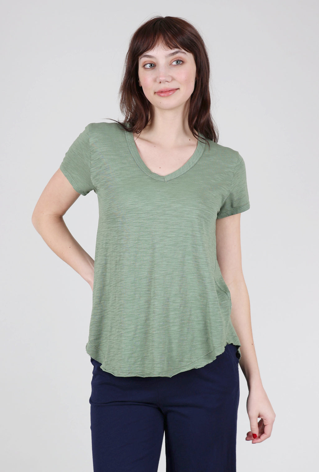 Mododoc Curve Hem S/S Vee Tee, Mint Moss 