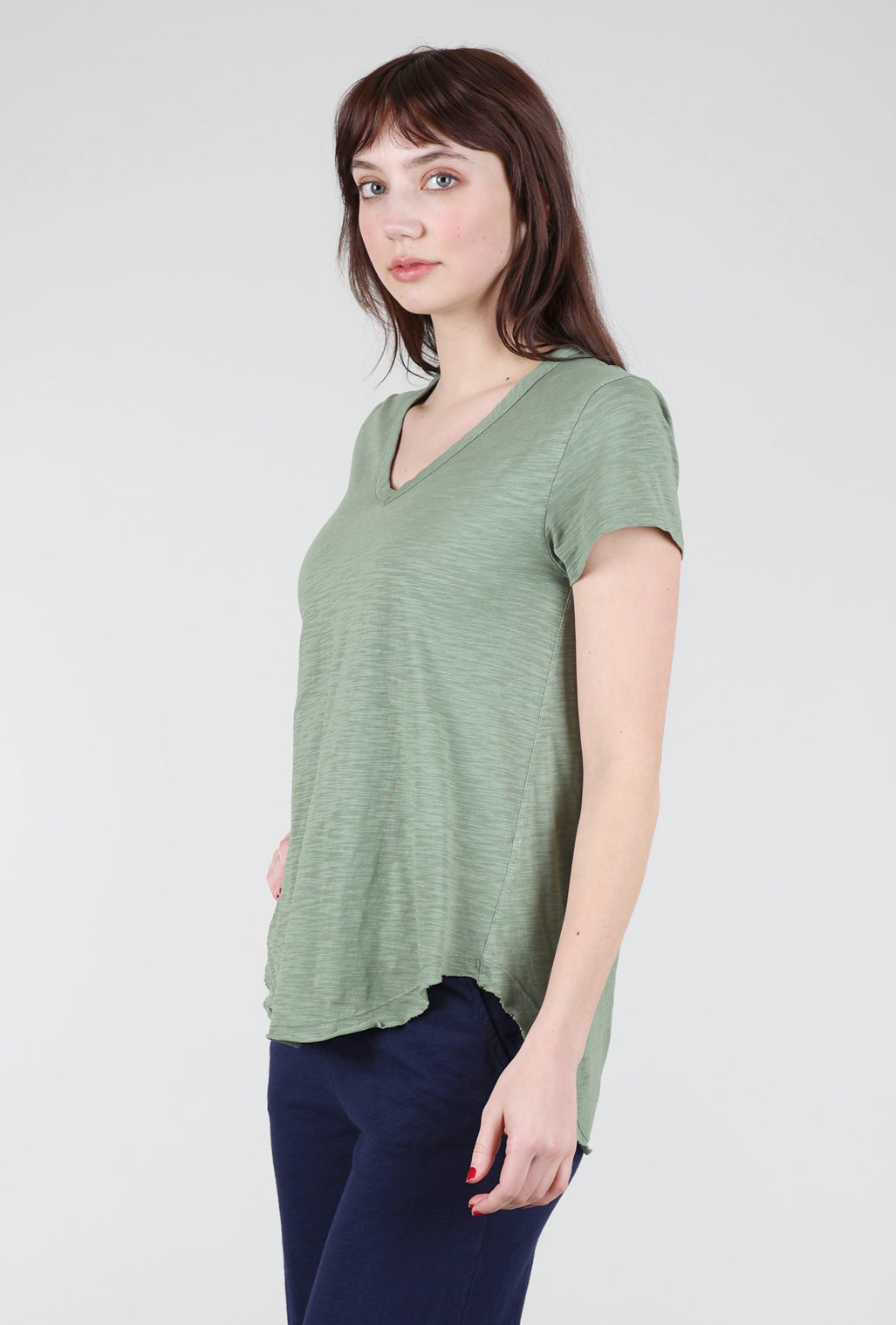 Mododoc Curve Hem S/S Vee Tee, Mint Moss 