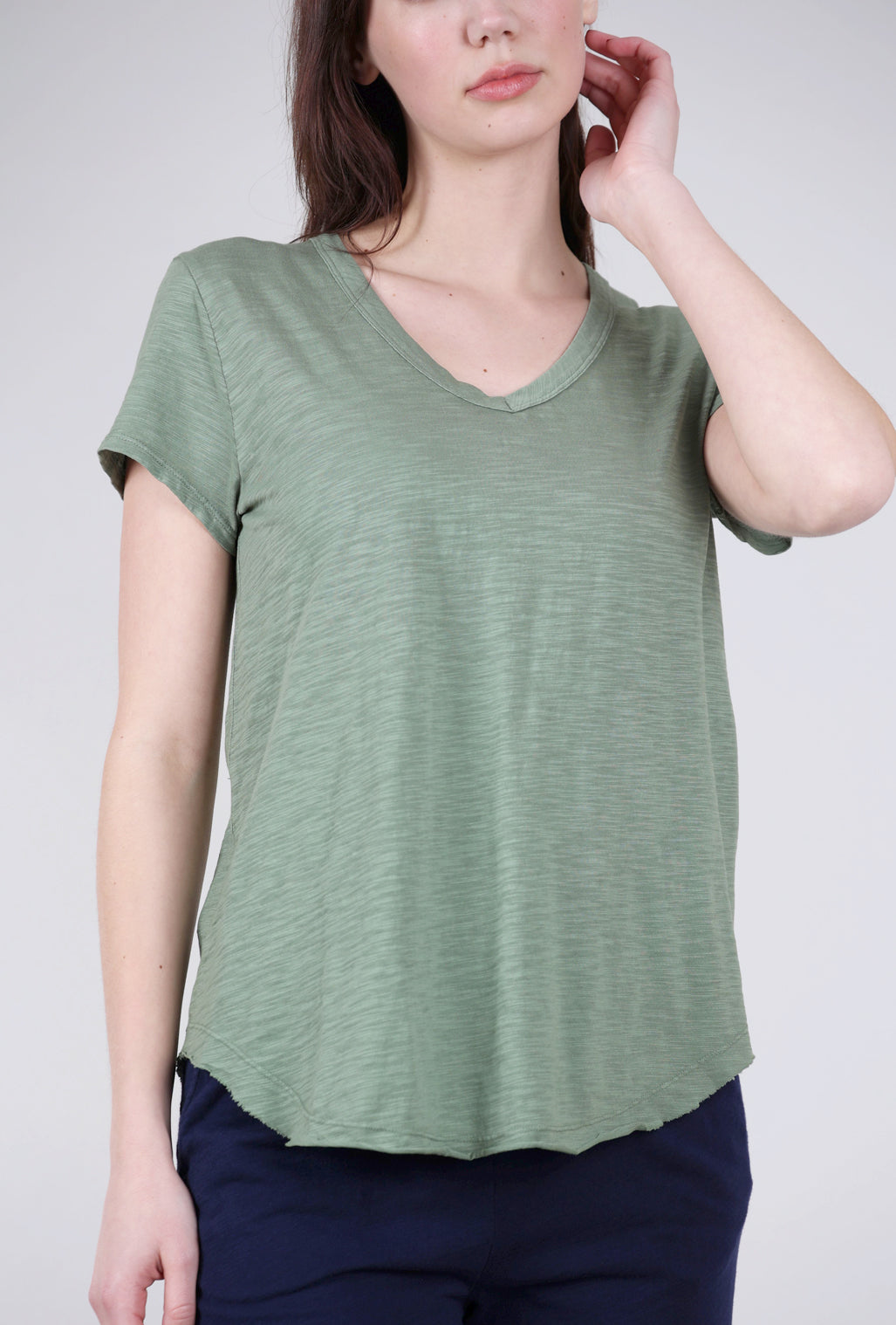 Mododoc Curve Hem S/S Vee Tee, Mint Moss 