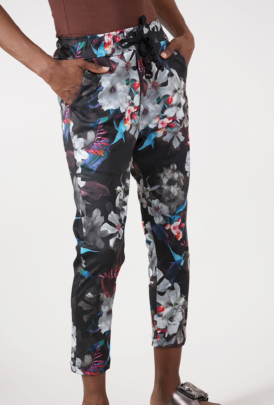 Tulum Pant, Black Floral Angle 4
