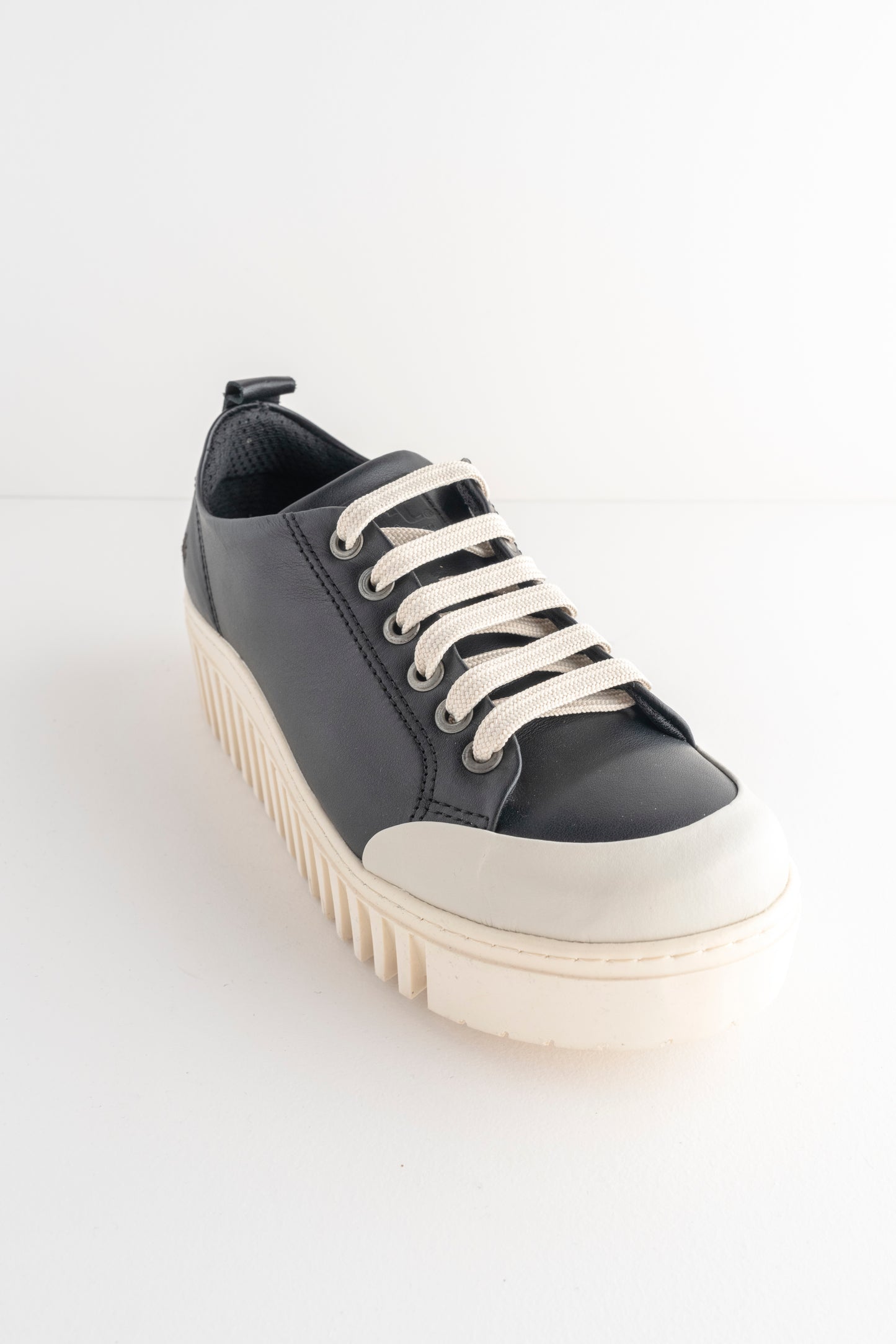 Art Leather Brighton Sneaker, Black Leather 