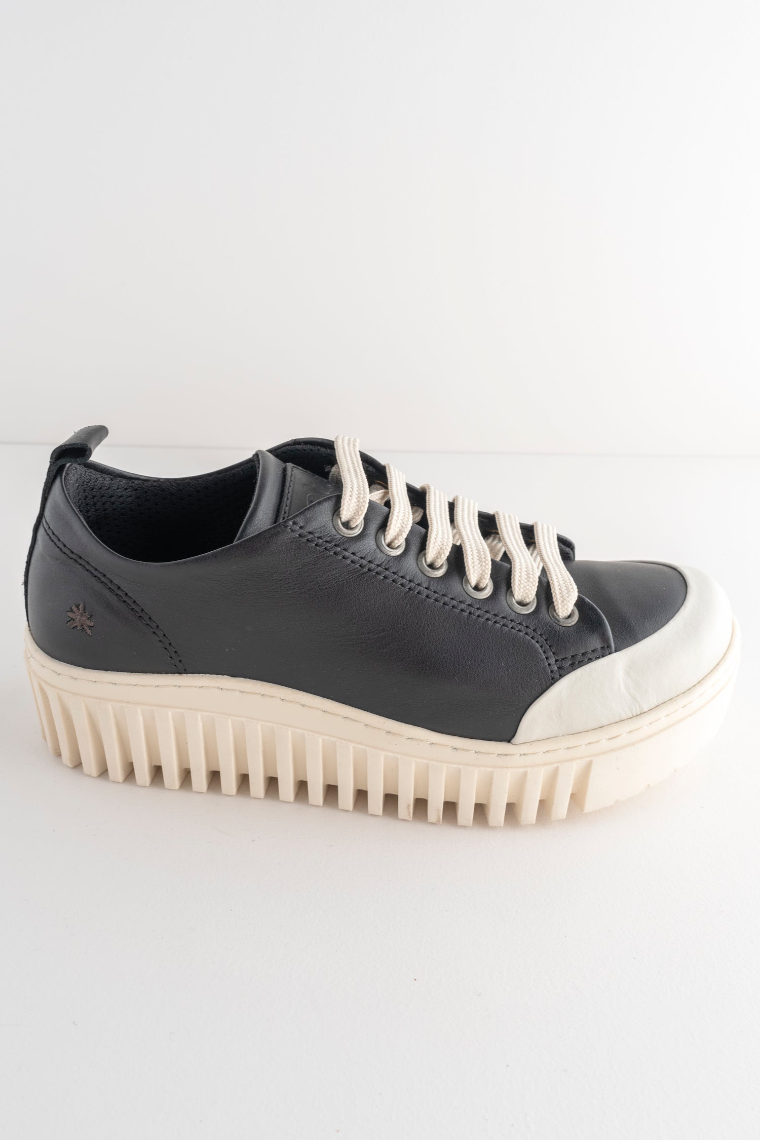 Art Leather Brighton Sneaker, Black Leather 