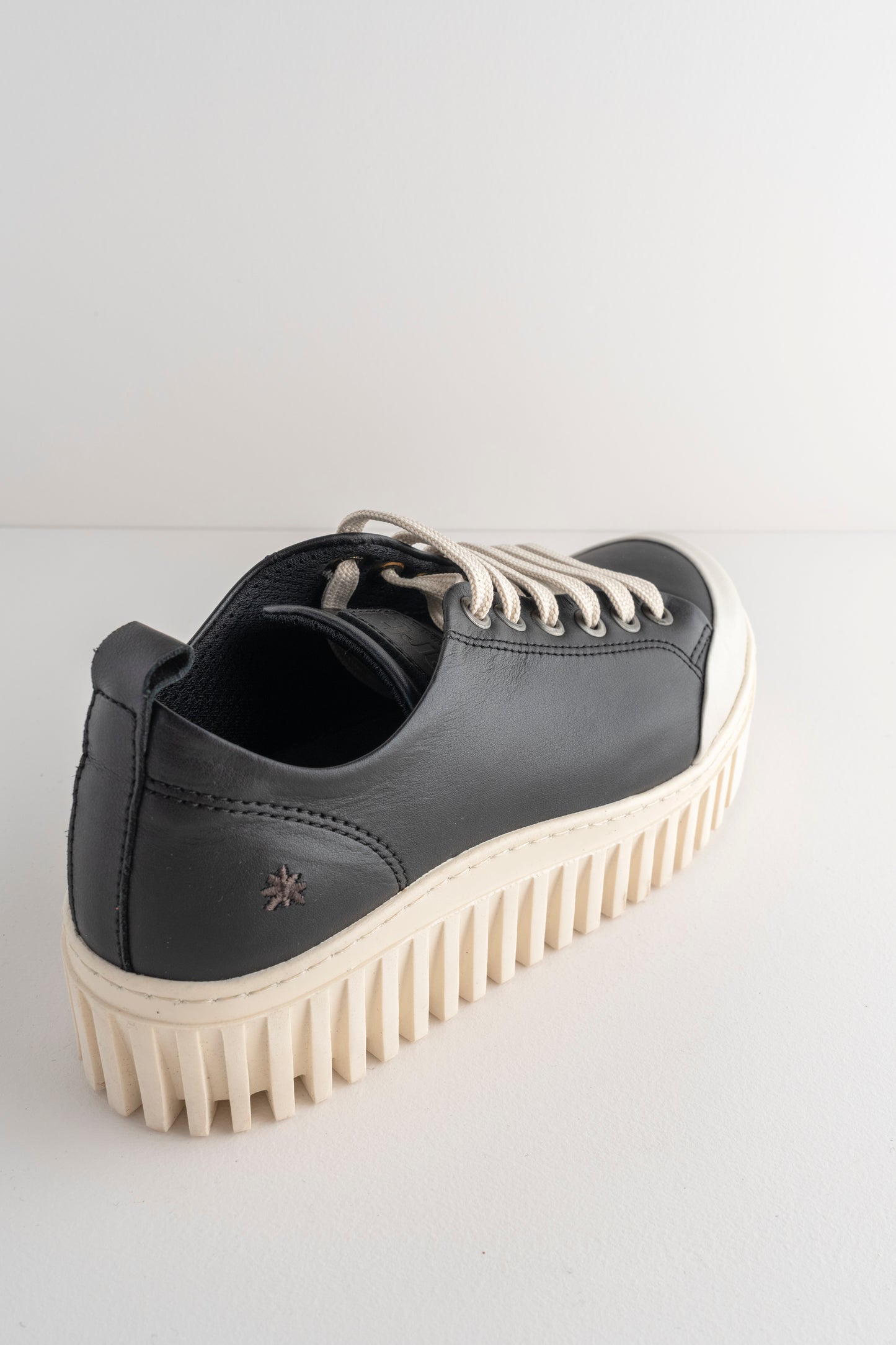 Art Leather Brighton Sneaker, Black Leather 