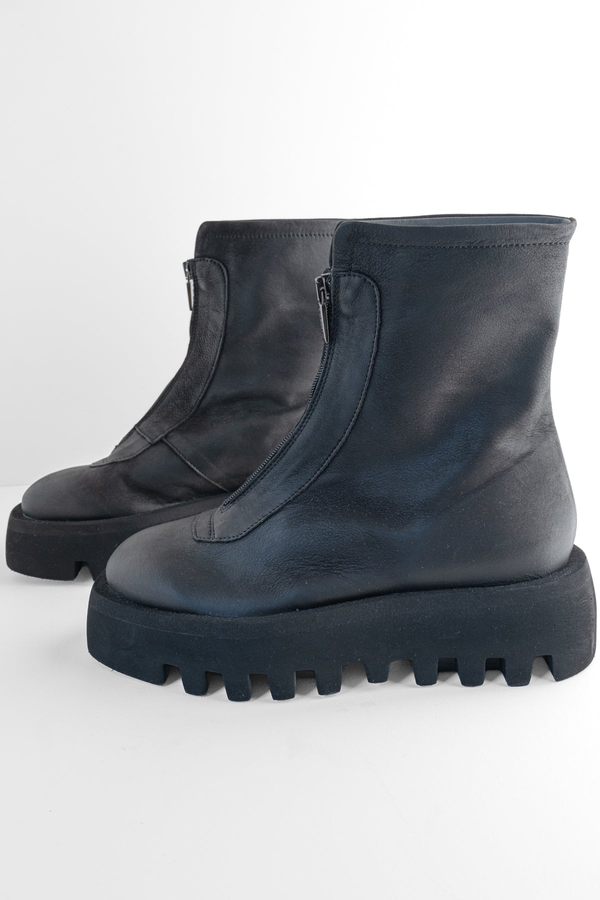 Lofina Almond Toe Short Zip Boot, Black 