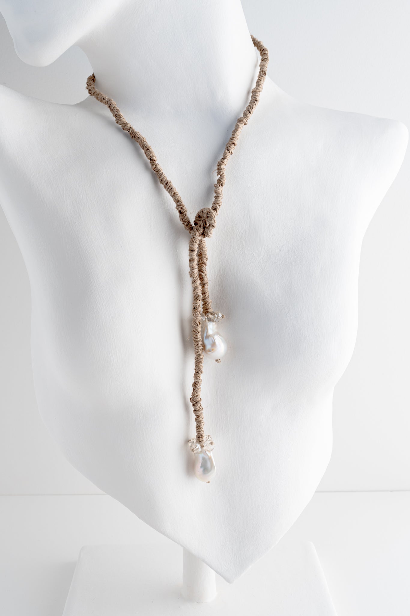 Mela Linen and Pearl Necklace 