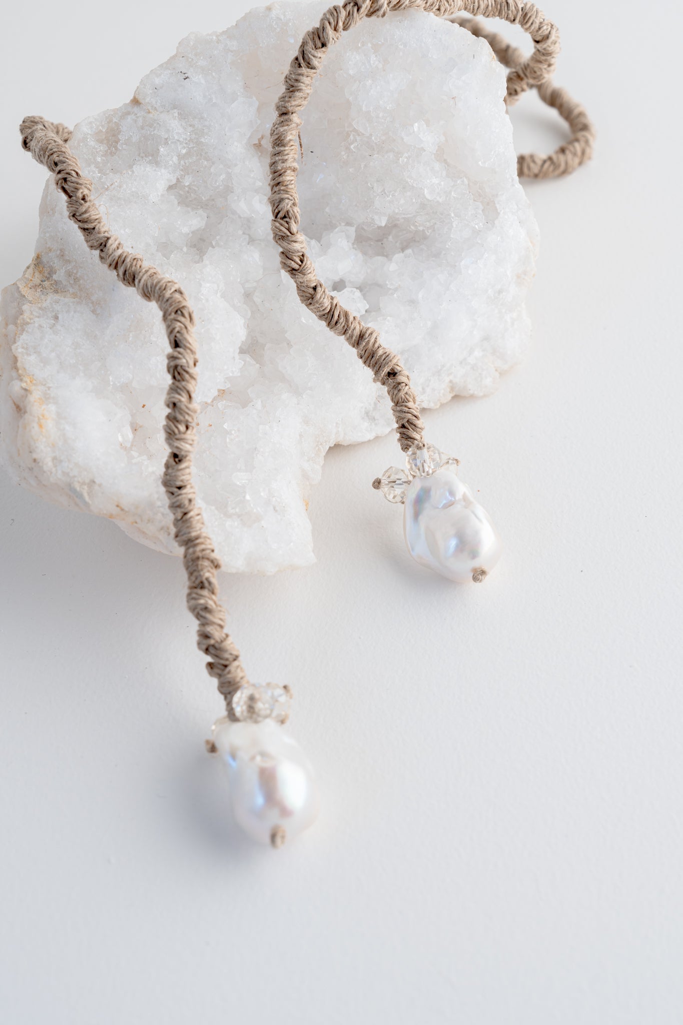 Mela Linen and Pearl Necklace 