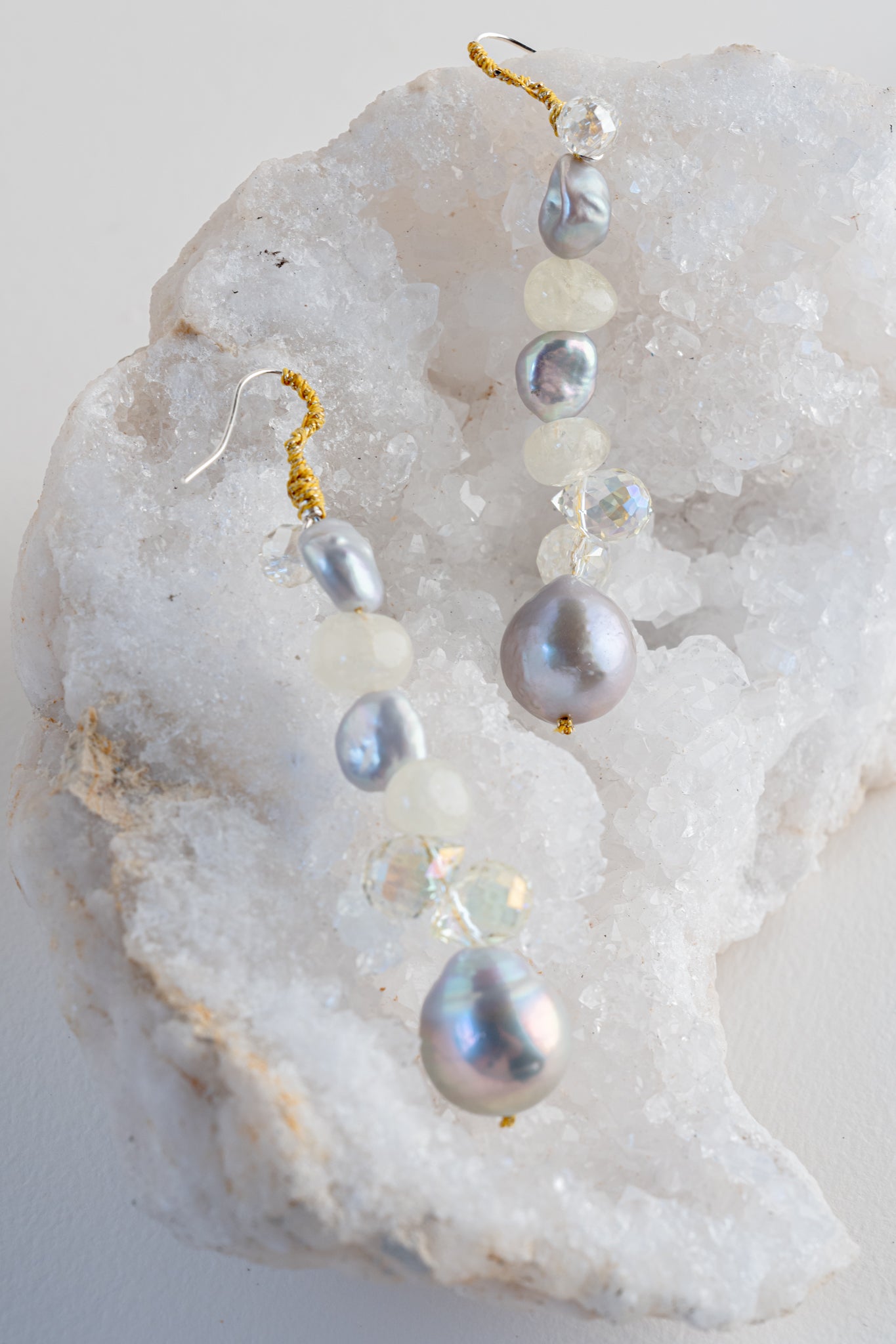 Mela Queen Pearl Earrings 