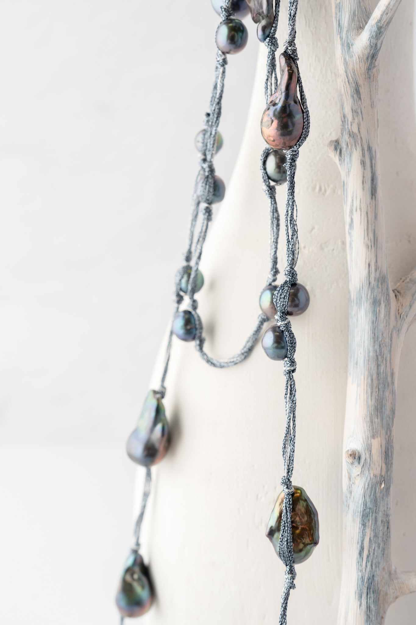 Mela Terra Pearl Necklace, Black/Gold 