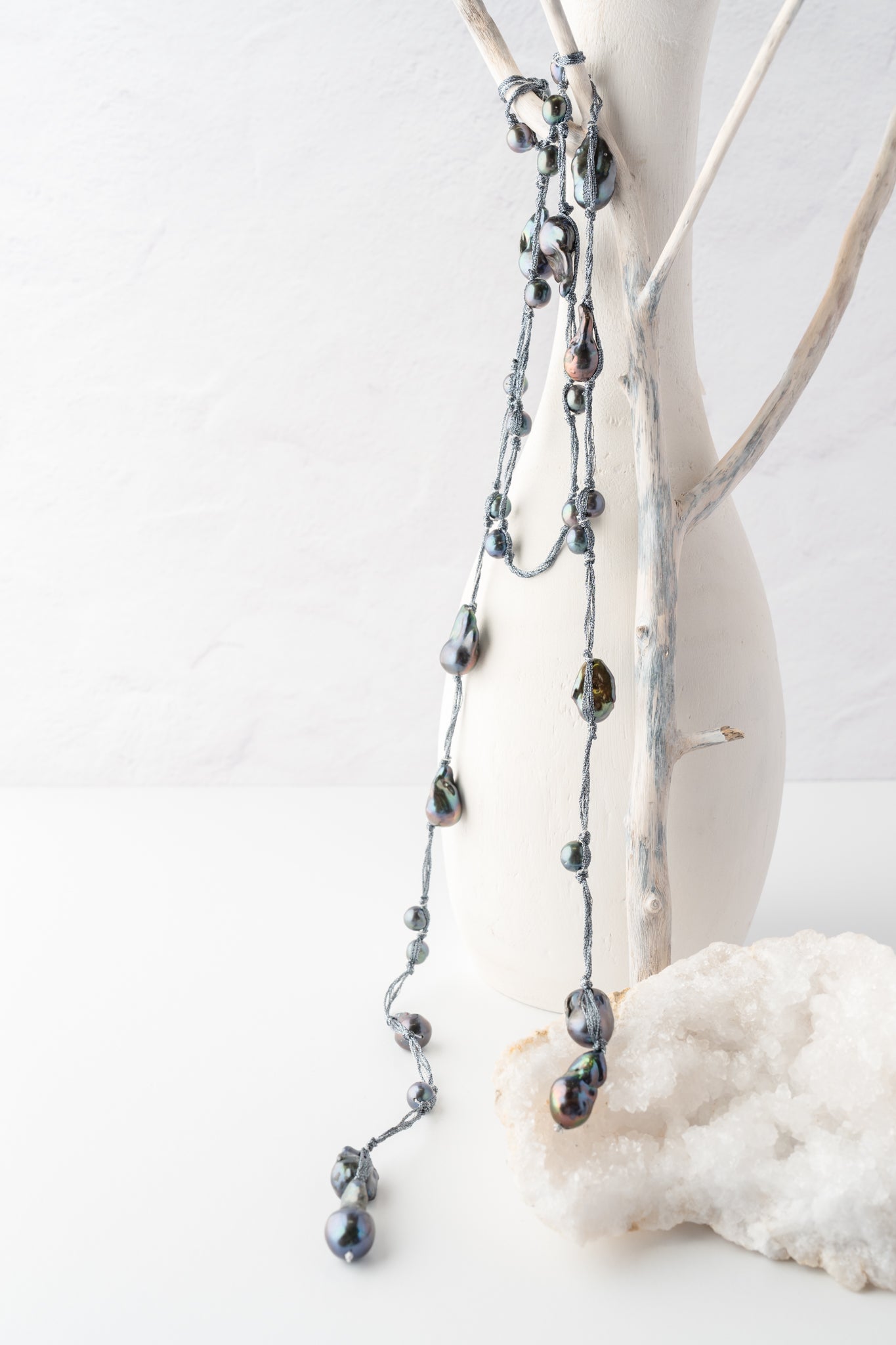 Mela Terra Pearl Necklace, Black/Gold 