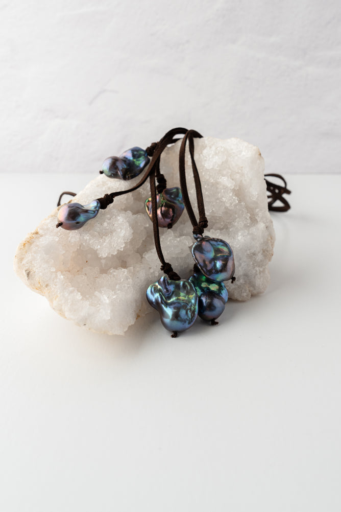 Mela Vivian Pearl Necklace 