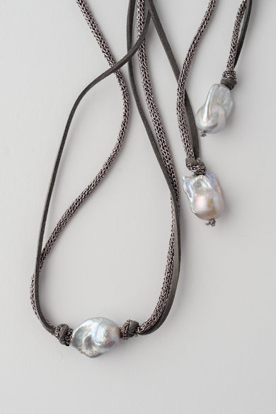 Mela Vanya Pearl Necklace 
