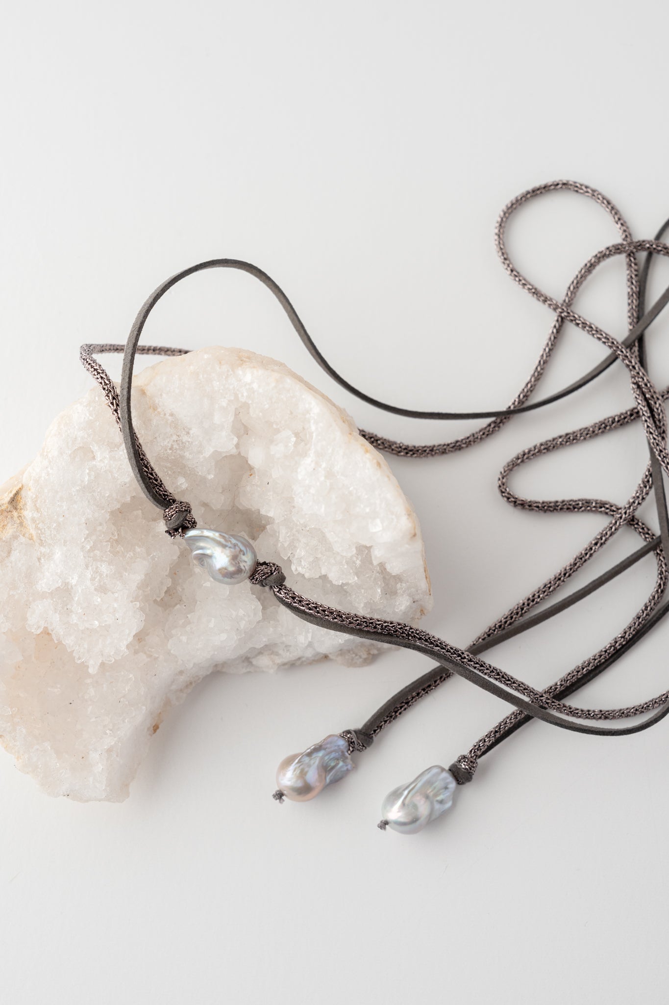 Mela Vanya Pearl Necklace 