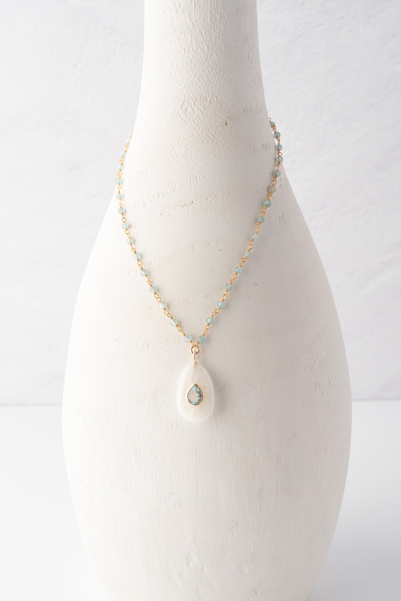 Native Gem Amulet Rainbow Moonstone Necklace 