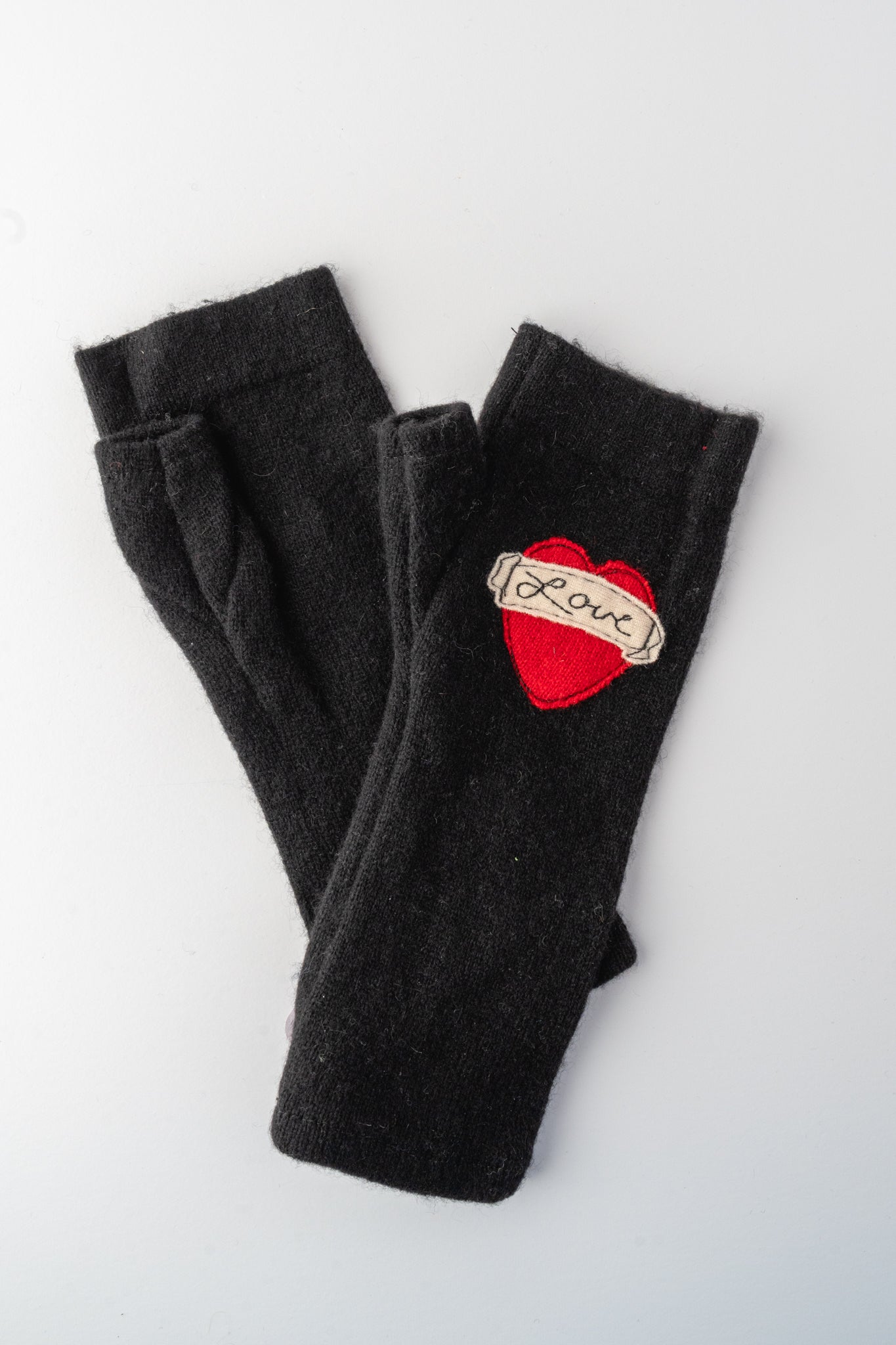Sardine Recycled Cashmere Handwarmers, Tattoo Heart Love, Red/Black 