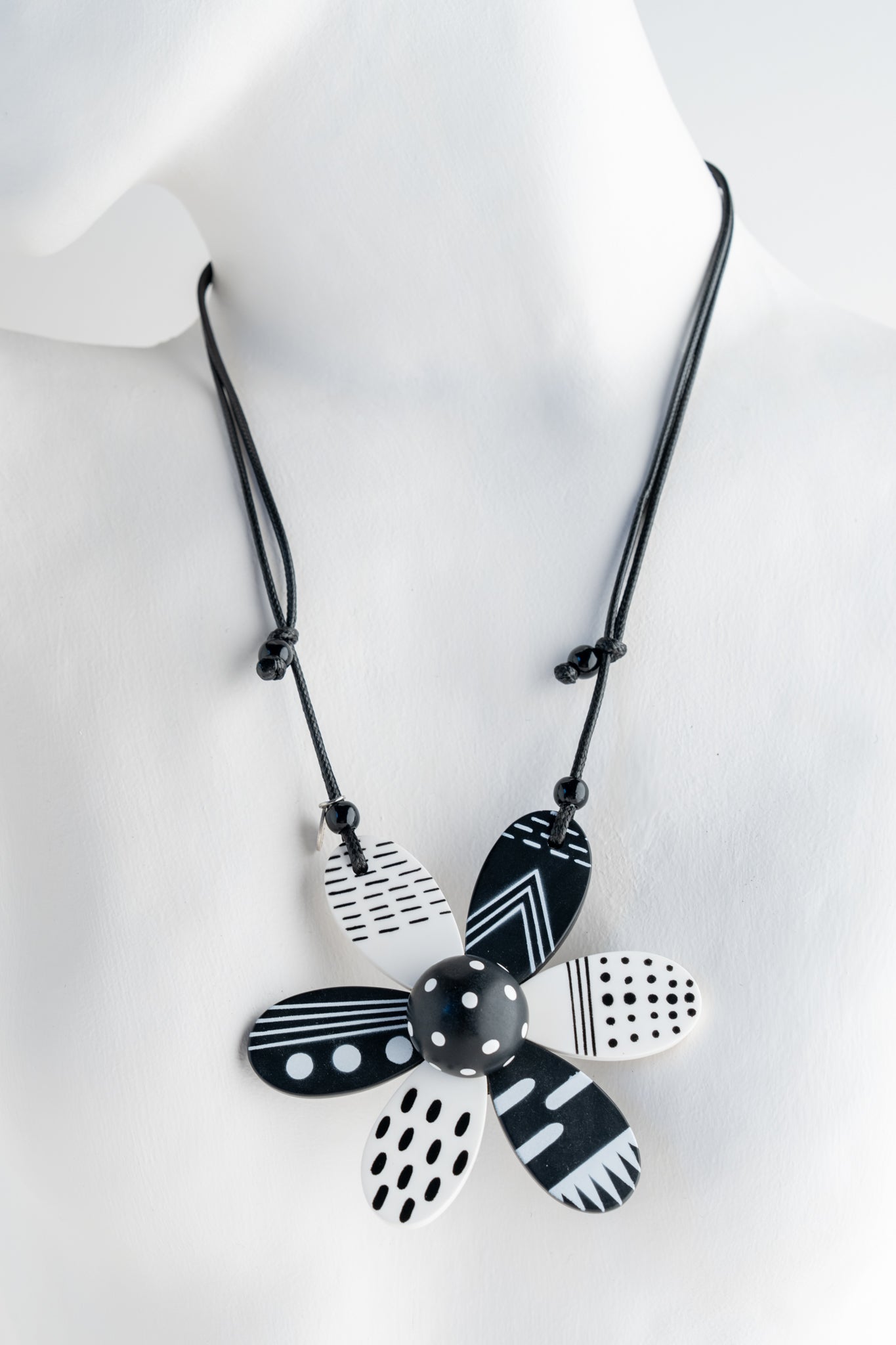 Sylca Designs Garden Flower Pendant, Black and White Black/White 